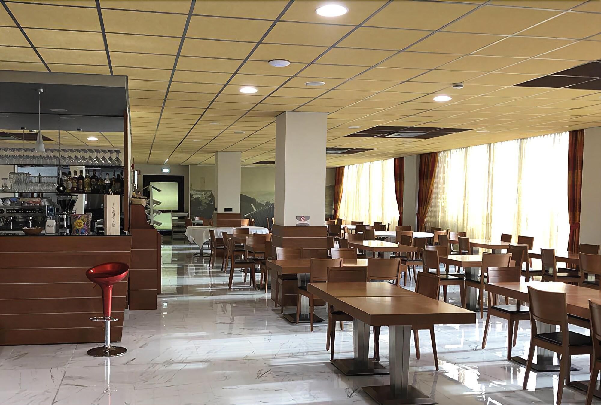 Castahotel Castagnito Kültér fotó