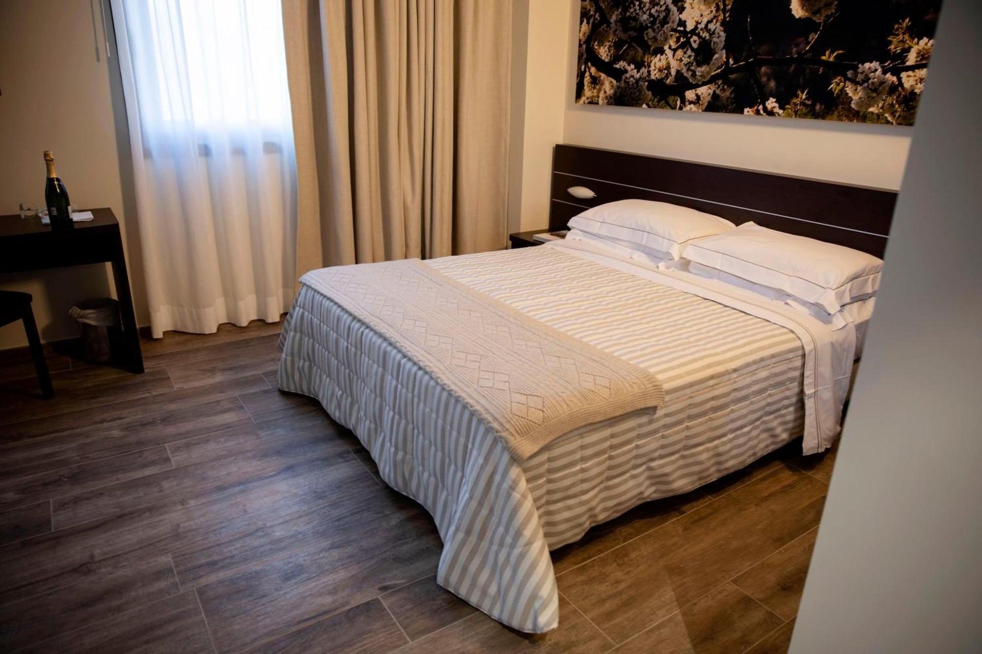 Castahotel Castagnito Kültér fotó